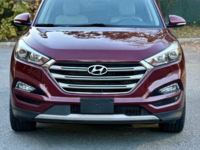 Красный Хендай Туксон, объемом двигателя 1.6 л и пробегом 37 тыс. км за 11550 $, фото 1 на Automoto.ua