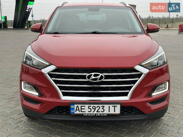 Красный Хендай Туксон, объемом двигателя 2 л и пробегом 91 тыс. км за 18800 $, фото 13 на Automoto.ua