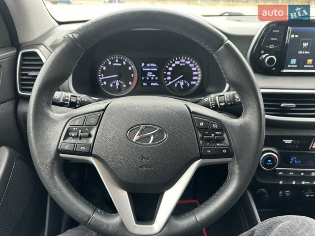 Красный Хендай Туксон, объемом двигателя 2 л и пробегом 91 тыс. км за 18800 $, фото 41 на Automoto.ua