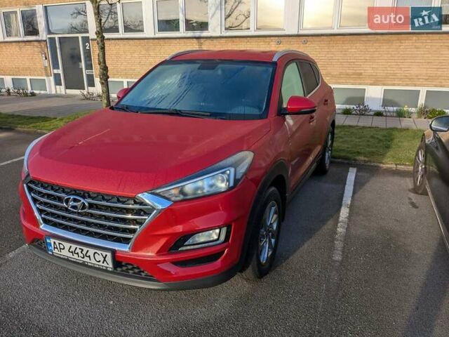 Красный Хендай Туксон, объемом двигателя 2 л и пробегом 157 тыс. км за 20000 $, фото 1 на Automoto.ua