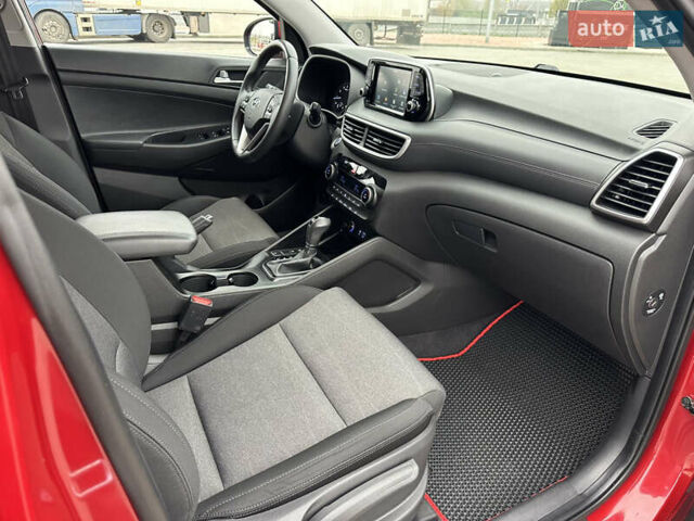 Красный Хендай Туксон, объемом двигателя 2 л и пробегом 91 тыс. км за 18800 $, фото 40 на Automoto.ua