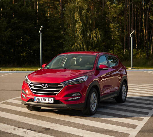 Хендай Туксон 2018 в Киеве на Automoto.ua Красный Хендай Туксон, объемом двигателя 2 л и пробегом 130 тыс. км за 16999 $, фото 4 на Automoto.ua