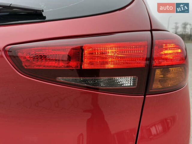 Красный Хендай Туксон, объемом двигателя 2 л и пробегом 91 тыс. км за 18800 $, фото 23 на Automoto.ua