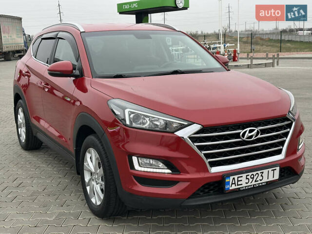 Красный Хендай Туксон, объемом двигателя 2 л и пробегом 91 тыс. км за 18800 $, фото 12 на Automoto.ua