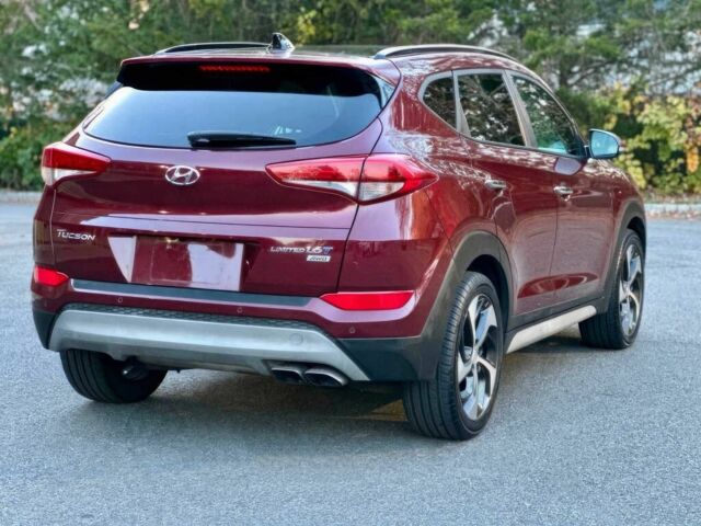 Красный Хендай Туксон, объемом двигателя 1.6 л и пробегом 37 тыс. км за 11550 $, фото 4 на Automoto.ua