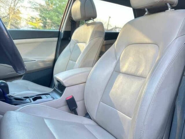 Красный Хендай Туксон, объемом двигателя 1.6 л и пробегом 37 тыс. км за 11550 $, фото 11 на Automoto.ua