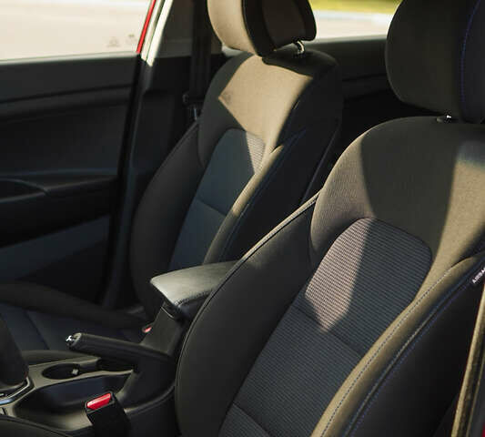 Хендай Туксон 2018 в Киеве на Automoto.ua Красный Хендай Туксон, объемом двигателя 2 л и пробегом 130 тыс. км за 16999 $, фото 13 на Automoto.ua