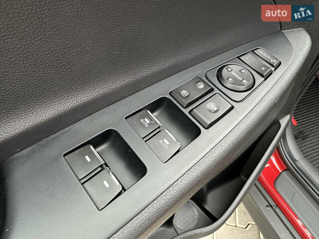 Красный Хендай Туксон, объемом двигателя 2 л и пробегом 91 тыс. км за 18800 $, фото 32 на Automoto.ua