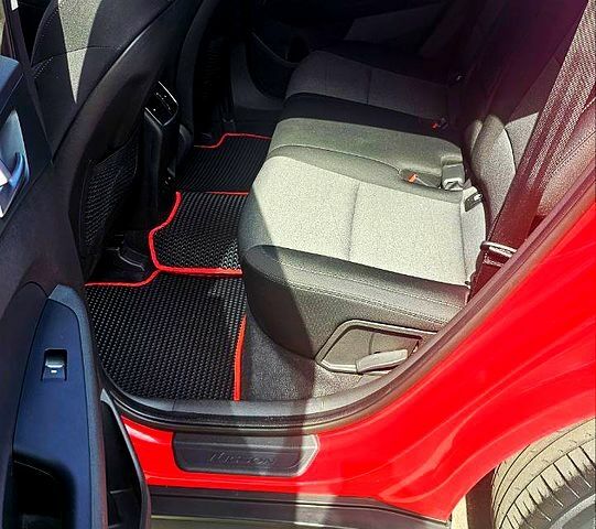 Красный Хендай Туксон, объемом двигателя 2 л и пробегом 90 тыс. км за 22000 $, фото 1 на Automoto.ua