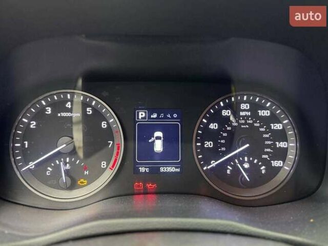 Красный Хендай Туксон, объемом двигателя 2 л и пробегом 149 тыс. км за 15500 $, фото 9 на Automoto.ua