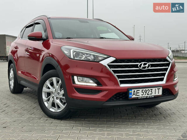 Красный Хендай Туксон, объемом двигателя 2 л и пробегом 91 тыс. км за 18800 $, фото 17 на Automoto.ua