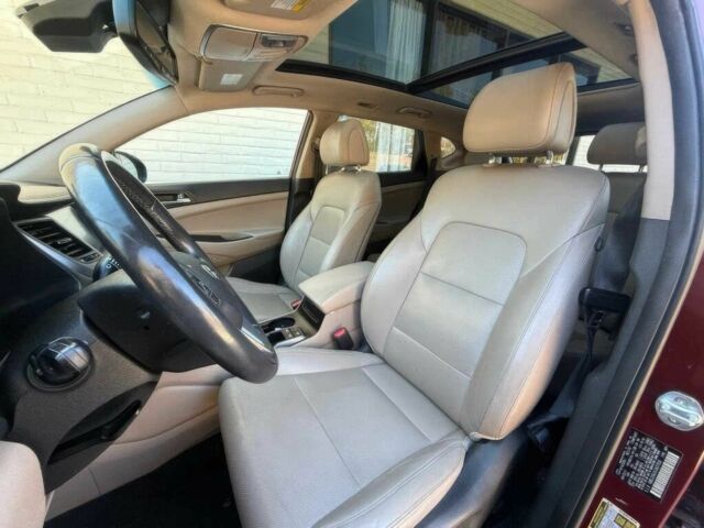 Красный Хендай Туксон, объемом двигателя 1.6 л и пробегом 39 тыс. км за 4800 $, фото 10 на Automoto.ua