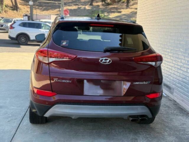 Красный Хендай Туксон, объемом двигателя 1.6 л и пробегом 39 тыс. км за 4800 $, фото 5 на Automoto.ua