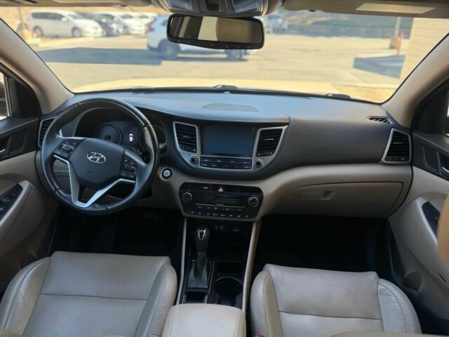 Хендай Туксон 2018 у Львові на Automoto.ua Червоний Хендай Туксон, об'ємом двигуна 1.6 л та пробігом 45 тис. км за 12100 $, фото 11 на Automoto.ua