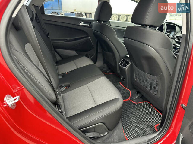 Красный Хендай Туксон, объемом двигателя 2 л и пробегом 91 тыс. км за 18800 $, фото 38 на Automoto.ua