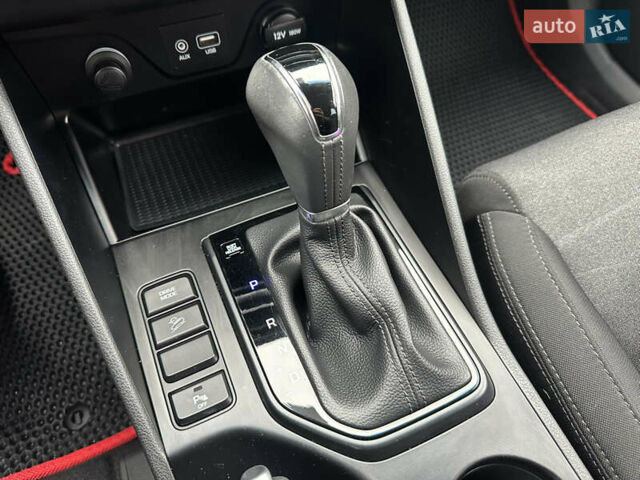 Красный Хендай Туксон, объемом двигателя 2 л и пробегом 91 тыс. км за 18800 $, фото 48 на Automoto.ua