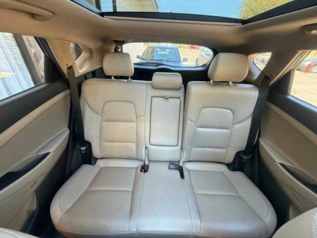 Червоний Хендай Туксон, об'ємом двигуна 1.6 л та пробігом 44 тис. км за 16000 $, фото 9 на Automoto.ua