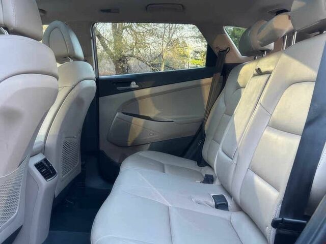 Красный Хендай Туксон, объемом двигателя 1.6 л и пробегом 37 тыс. км за 11550 $, фото 14 на Automoto.ua