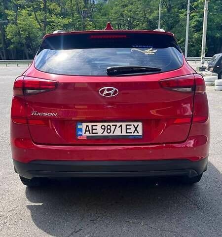 Красный Хендай Туксон, объемом двигателя 2 л и пробегом 115 тыс. км за 22600 $, фото 6 на Automoto.ua