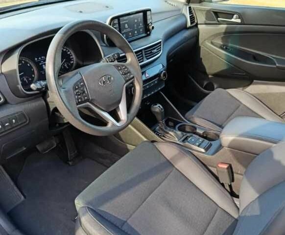 Красный Хендай Туксон, объемом двигателя 2 л и пробегом 131 тыс. км за 10450 $, фото 11 на Automoto.ua