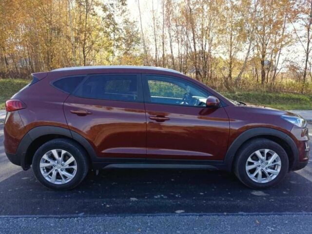 Красный Хендай Туксон, объемом двигателя 2 л и пробегом 131 тыс. км за 10450 $, фото 4 на Automoto.ua