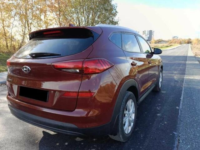 Красный Хендай Туксон, объемом двигателя 2 л и пробегом 131 тыс. км за 10450 $, фото 5 на Automoto.ua