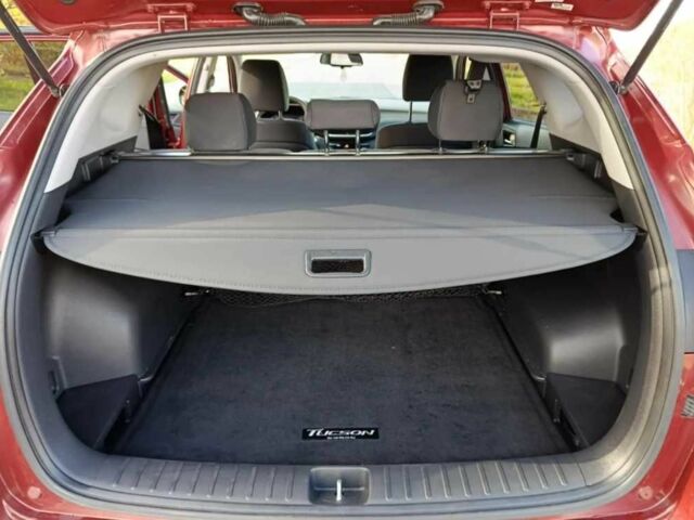 Красный Хендай Туксон, объемом двигателя 2 л и пробегом 131 тыс. км за 10450 $, фото 10 на Automoto.ua