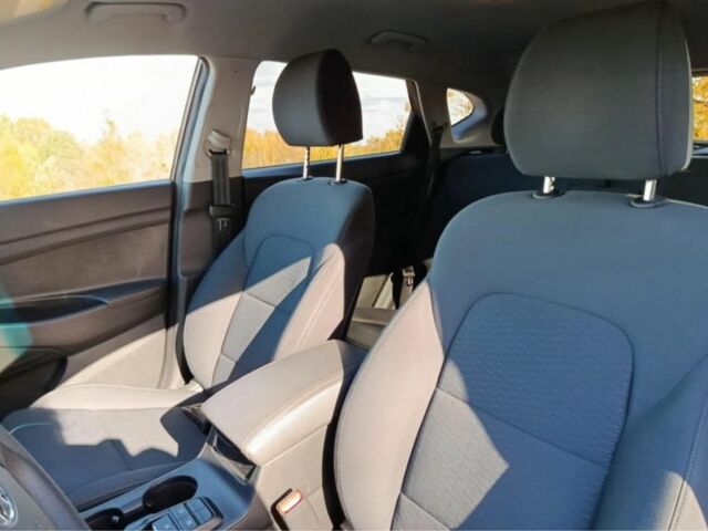 Красный Хендай Туксон, объемом двигателя 2 л и пробегом 130 тыс. км за 13000 $, фото 13 на Automoto.ua