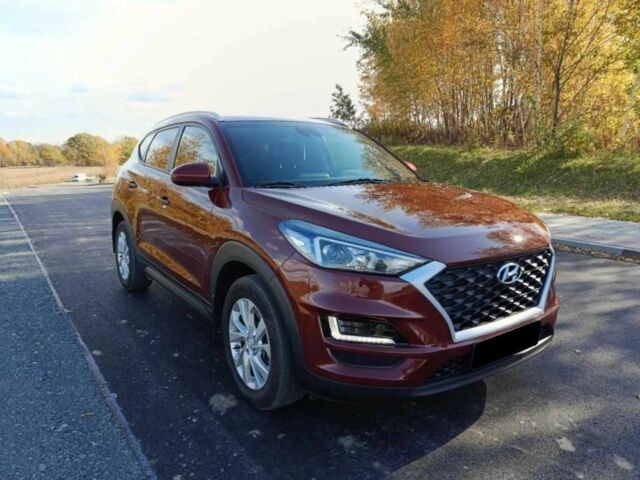 Красный Хендай Туксон, объемом двигателя 2 л и пробегом 131 тыс. км за 10450 $, фото 3 на Automoto.ua