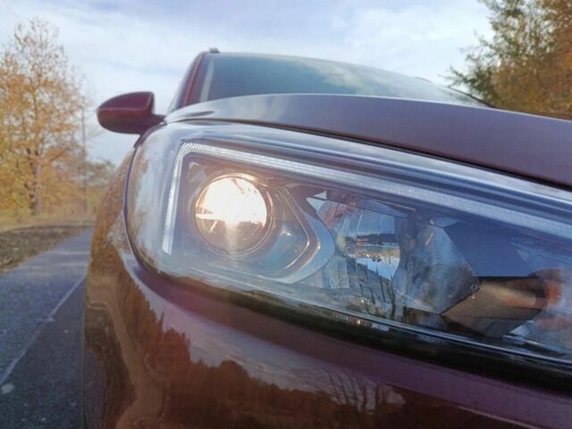 Червоний Хендай Туксон, об'ємом двигуна 2 л та пробігом 74 тис. км за 9600 $, фото 7 на Automoto.ua