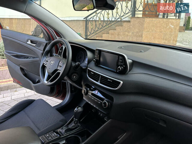 Красный Хендай Туксон, объемом двигателя 2 л и пробегом 153 тыс. км за 14600 $, фото 75 на Automoto.ua