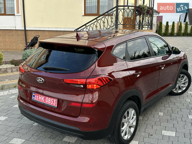 Красный Хендай Туксон, объемом двигателя 2 л и пробегом 153 тыс. км за 14600 $, фото 64 на Automoto.ua