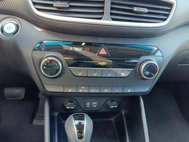 Червоний Хендай Туксон, об'ємом двигуна 2 л та пробігом 74 тис. км за 9600 $, фото 13 на Automoto.ua