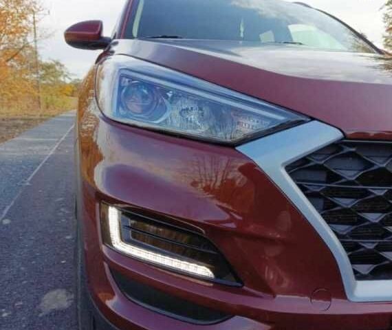 Красный Хендай Туксон, объемом двигателя 2 л и пробегом 131 тыс. км за 10450 $, фото 9 на Automoto.ua