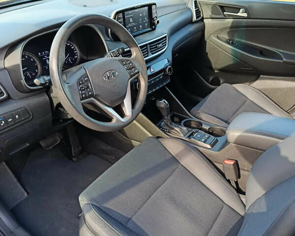 Красный Хендай Туксон, объемом двигателя 2 л и пробегом 97 тыс. км за 20000 $, фото 9 на Automoto.ua