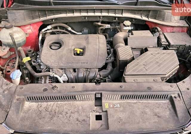 Красный Хендай Туксон, объемом двигателя 2 л и пробегом 94 тыс. км за 19500 $, фото 12 на Automoto.ua