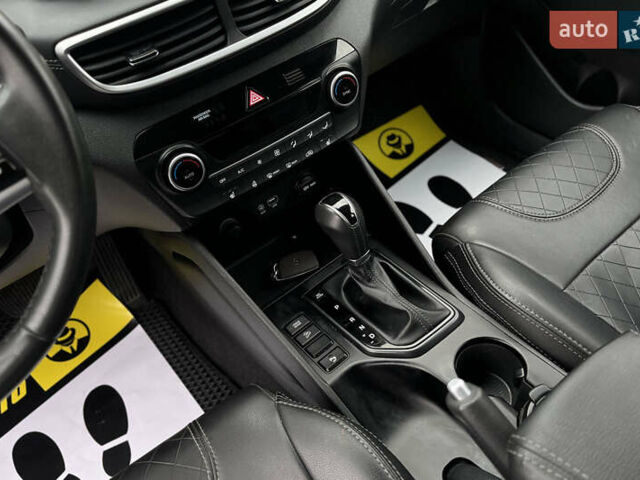 Хендай Туксон 2020 в Мукачеве на Automoto.ua Красный Хендай Туксон, объемом двигателя 2 л и пробегом 73 тыс. км за 20990 $, фото 19 на Automoto.ua