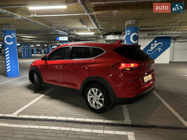 Красный Хендай Туксон, объемом двигателя 2 л и пробегом 95 тыс. км за 21500 $, фото 5 на Automoto.ua