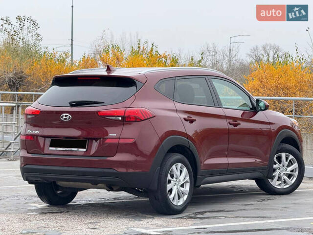 Красный Хендай Туксон, объемом двигателя 0 л и пробегом 175 тыс. км за 18900 $, фото 5 на Automoto.ua