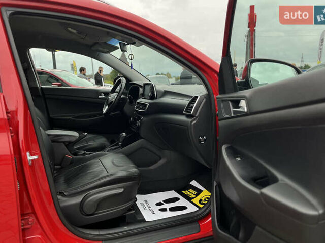 Хендай Туксон 2020 в Мукачеве на Automoto.ua Красный Хендай Туксон, объемом двигателя 2 л и пробегом 73 тыс. км за 20990 $, фото 8 на Automoto.ua