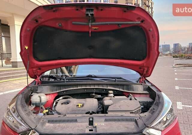 Красный Хендай Туксон, объемом двигателя 2 л и пробегом 94 тыс. км за 19500 $, фото 11 на Automoto.ua