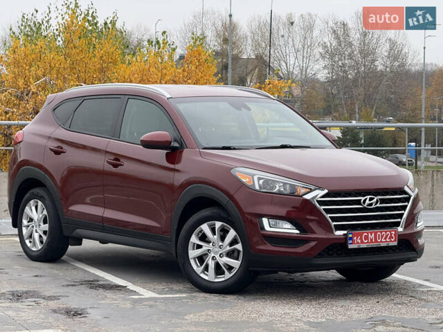 Красный Хендай Туксон, объемом двигателя 0 л и пробегом 175 тыс. км за 19900 $, фото 1 на Automoto.ua