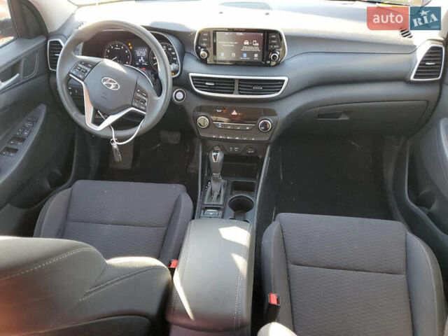 Красный Хендай Туксон, объемом двигателя 2 л и пробегом 71 тыс. км за 13300 $, фото 7 на Automoto.ua