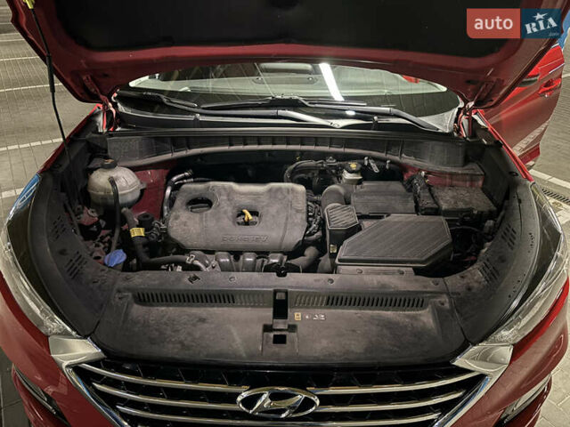 Красный Хендай Туксон, объемом двигателя 2 л и пробегом 95 тыс. км за 21500 $, фото 15 на Automoto.ua