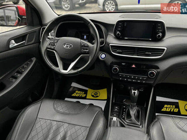 Хендай Туксон 2020 в Мукачеве на Automoto.ua Красный Хендай Туксон, объемом двигателя 2 л и пробегом 73 тыс. км за 20990 $, фото 14 на Automoto.ua