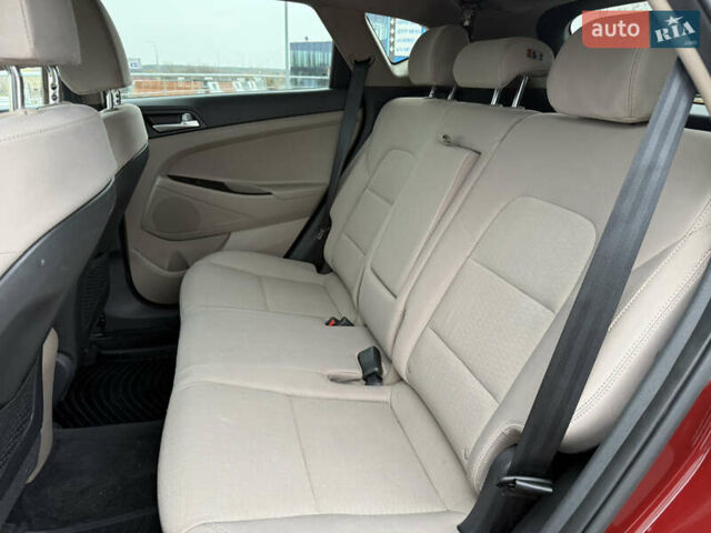 Красный Хендай Туксон, объемом двигателя 0 л и пробегом 175 тыс. км за 19900 $, фото 16 на Automoto.ua