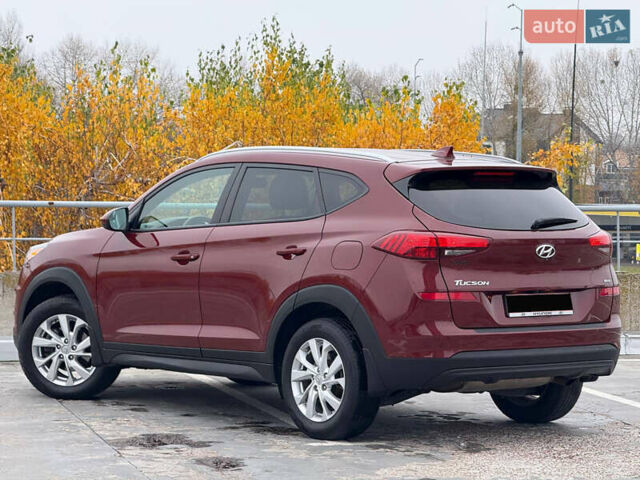 Красный Хендай Туксон, объемом двигателя 0 л и пробегом 175 тыс. км за 18900 $, фото 7 на Automoto.ua