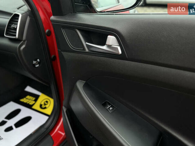 Хендай Туксон 2020 в Мукачеве на Automoto.ua Красный Хендай Туксон, объемом двигателя 2 л и пробегом 73 тыс. км за 20990 $, фото 9 на Automoto.ua