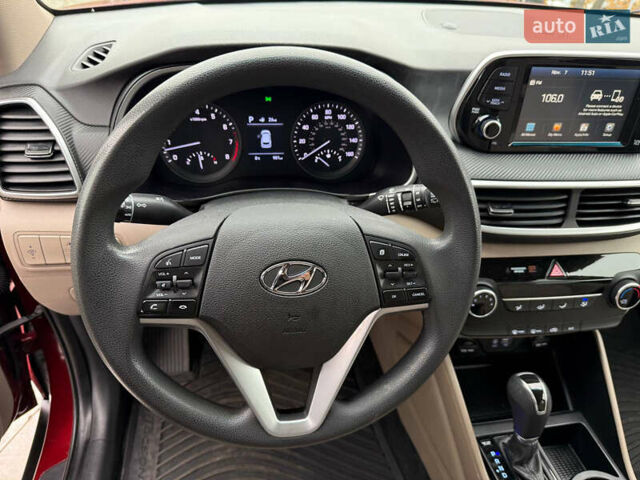 Красный Хендай Туксон, объемом двигателя 0 л и пробегом 175 тыс. км за 18900 $, фото 16 на Automoto.ua