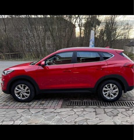 Красный Хендай Туксон, объемом двигателя 2 л и пробегом 70 тыс. км за 20000 $, фото 3 на Automoto.ua